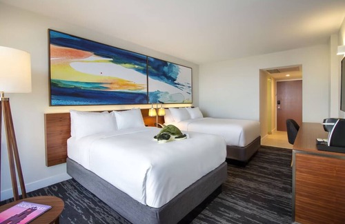 Central Beach Hotel | JEDER AUFENTHALT! 2 moderne Einheiten für 8, Pool, Whirlpool