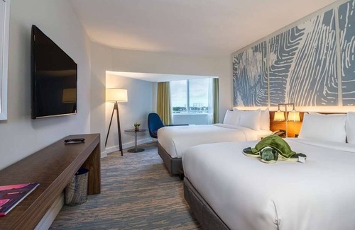 Central Beach Hotel | JEDER AUFENTHALT! 2 moderne Einheiten für 8, Pool, Whirlpool