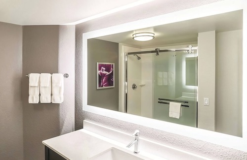 Woodlands Village Haus | Better Choice for your Vacation! 2 Pet-Friendly Units, Pool, Free Parking