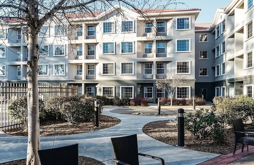 Woodlands Village Haus | Better Choice for your Vacation! 2 Pet-Friendly Units, Pool, Free Parking