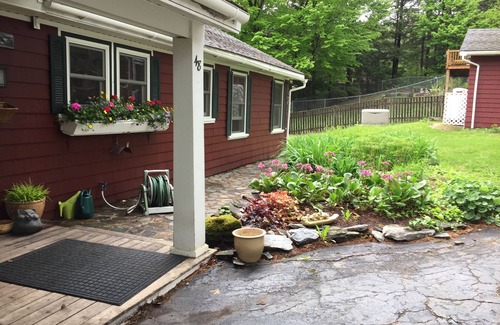 Winthrop Wohnung | Better than a Hotel or Motel room. This lakefront studio is in a great location.