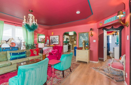 Reno/Tahoe Airport Haus | Betty Blue House