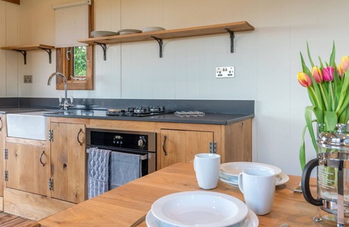 Lydney Kabine | Betty Shepherd's Hut - sleeps 2 guests in 1 bedroom