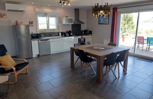 Baresia-sur-l'Ain Haus | BETWEEN LAKES AND MOUNTAINS - DETACHED HOUSE AIR-CONDITIONED 3-BEDROOM WITH ENCLOSED GROUNDS