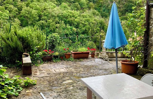 Lanciole Hütte | Between Lucca and Florence in a medieval castle in Tuscany