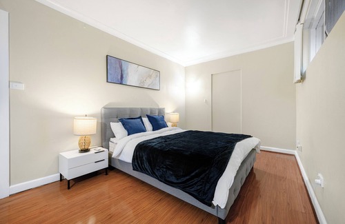 Bexley Hotel | Bexley 5Br near Train & Shpping with pool 10ppl