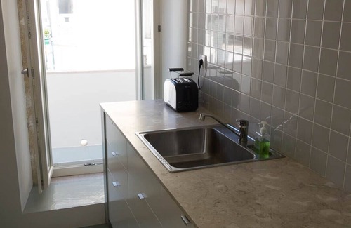 Misericordia Wohnung | Bica Mansarde im historischen Teil des Bezirks São Paulo mit Blick auf den Tejo