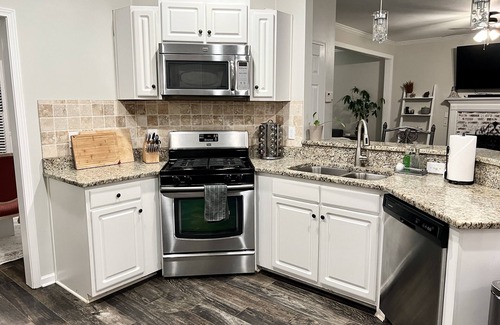 Acworth Haus | Big Beautiful Modern Home