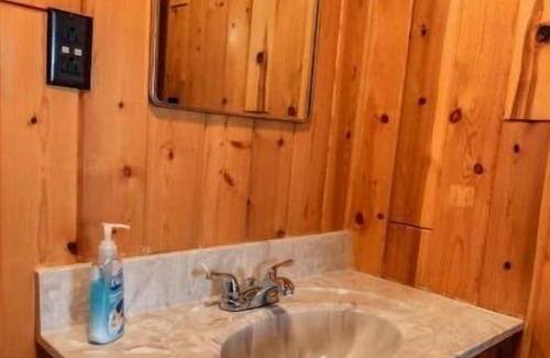 Holton Hütte | Big Blue Lake Cottages, LLC - Cottage #1