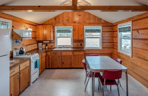 Holton Hütte | Big Blue Lake Cottages, LLC - Cottage #1