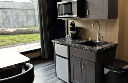 Town of Sullivan Haus | Big Cat Bungalows at The Haven