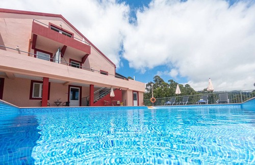 Prazeres Haus | Big house with 5 individual apartments, pool and big BBQ