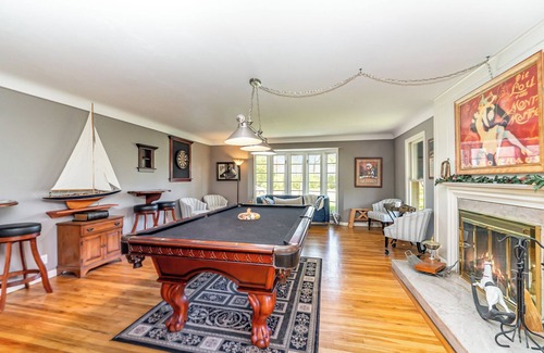 Saginaw Haus | Big House with game room, ideal for gathering, centrally located, large yard