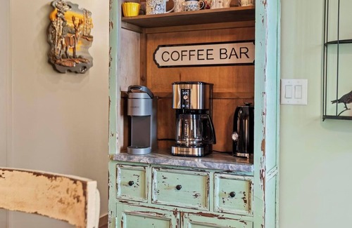 Purlear Kabine | Big Views & Seclusion at Chalk Dust Overlook - Newly Renovated Cabin in Purlear