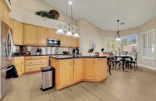 Arabian Crest Haus | Huge Home. Sleeps 12. Mayo Clinic, Desert Ridge, TPC Golf!