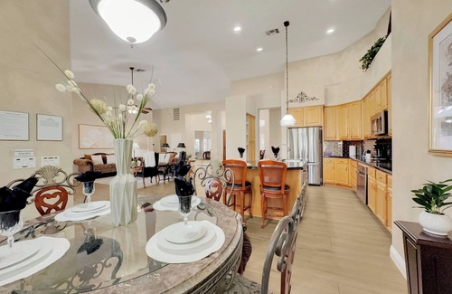 Arabian Crest Haus | Huge Home. Sleeps 12. Mayo Clinic, Desert Ridge, TPC Golf!