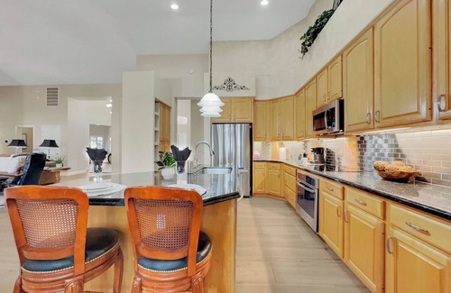 Arabian Crest Haus | Huge Home. Sleeps 12. Mayo Clinic, Desert Ridge, TPC Golf!