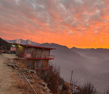 Mohal Haus | Bijali mahadev valley view home stay