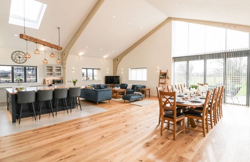 Pilning Hütte | BILSHAM MEADOWS, family friendly, luxury holiday cottage in Aust