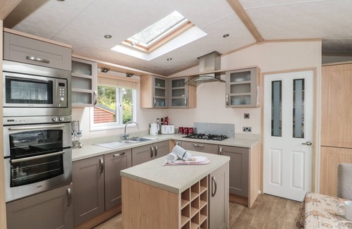 Swanage Hütte | BIRCH, family friendly, with hot tub in Swanage