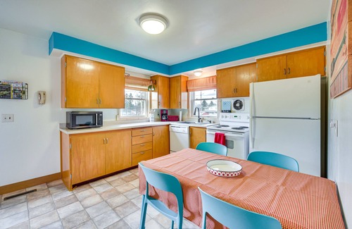 Mikana Hütte | Birchwood Cottage with Red Cedar Lake Access!