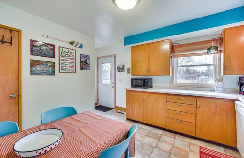 Mikana Hütte | Birchwood Cottage with Red Cedar Lake Access!