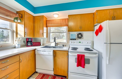 Mikana Hütte | Birchwood Cottage with Red Cedar Lake Access!