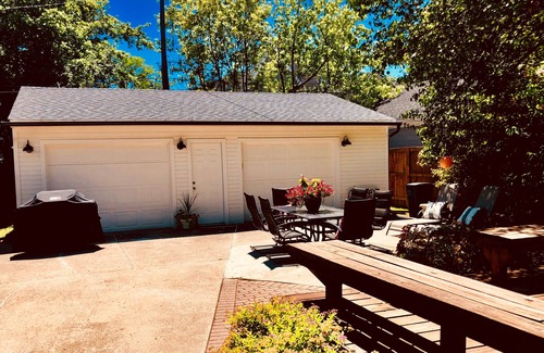 Birmingham Haus | Birmingham Michigan, schicker Spaziergang zum Down Town Tree gesäumten privaten Hinterhof