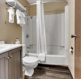 Moorhead Hotel | Bison Plains Lodge