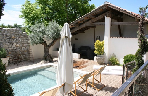 Lezan Haus | Bistrot Vintage "bei Oma Leone '. beheizter Pool