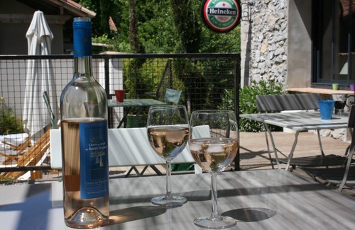 Lezan Haus | Bistrot Vintage "bei Oma Leone '. beheizter Pool