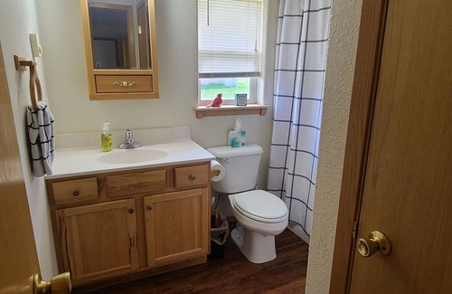 Sundance Wohnung | Black Hills Gateway Getaway! Pet friendly with gorgeous mountain views.