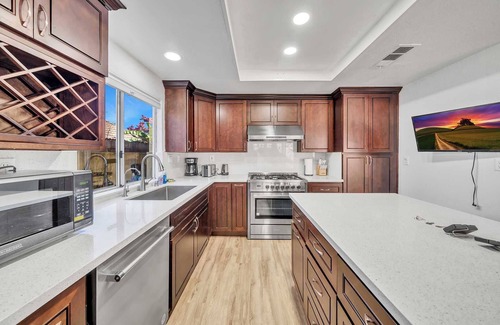 Corona Haus | Black Oak Haven #42144