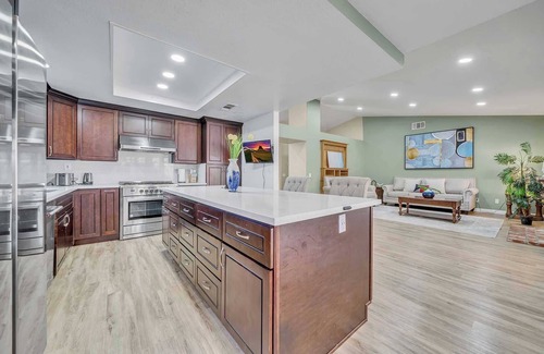 Corona Haus | Black Oak Haven #42144