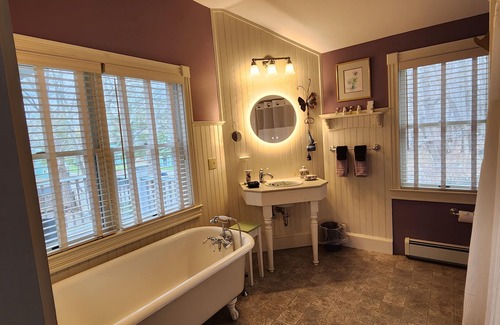 Camden Haus | Blackberry Inn