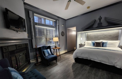 Camden Haus | Blackberry Inn