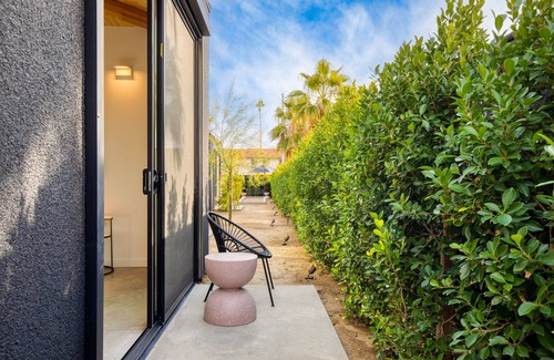 Downtown Palm Springs Haus | Blackhaus Suites by AvantStay – Modern Comfort in Downtown Palm Springs