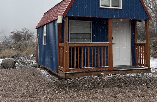 Pocatello Kabine | Blackrock Canyon Cabins “Blue” 15,000 acres to explore. ATV/UTV Trails, skiing