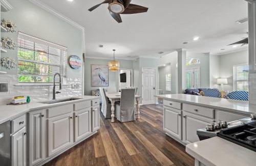 Avalon Beach Estates Haus | Blanc Bao With Pool And Pickleball