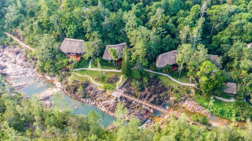 Blancaneau Kabine | Blancaneaux Lodge by Francis Ford Coppola