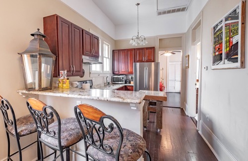 Mid-City Haus | Blockieren Sie von der Straßenbahn zum Stadtpark, zum Jazz Fest und zum French Quarter