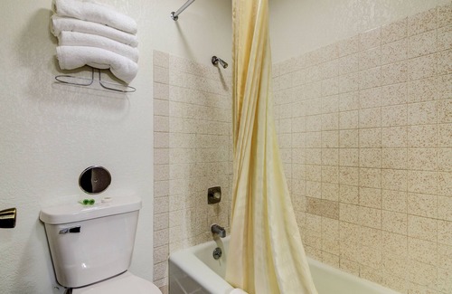 Bloomer Hotel | Bloomer Inn & Suites