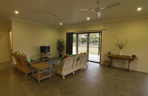 Bloomfield Haus | Bloomfield Beach House