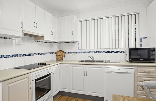 Sawtell Wohnung | Blue Gem, situated perfectly within a quiet street it is with only a short stroll to Sawtell Village