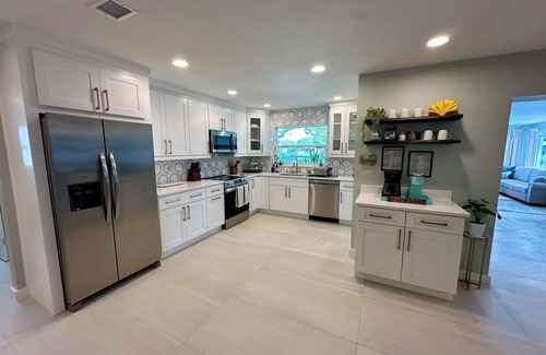 Ruskin Haus | Blue Heron House | Private 4 BR Waterfront w/ Heated Pool and Fire Pit