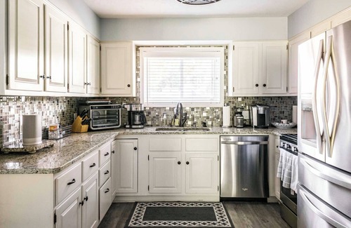 Cassopolis Haus | Blue Lagoon Lakehouse Deck Dock Grill