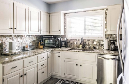 Cassopolis Haus | Blue Lagoon Lakehouse Deck Dock Grill