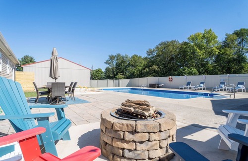 Elliottsburg Haus | BLUE MOUNTAIN RETREAT WITH POOL. CLOSE TO HERSHEY PARK AND GETTYSBURG, PA