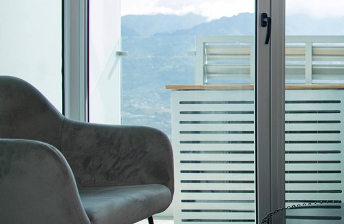 Hospital Wohnung | Blue Nun at 29, City Views and Wonderland Vibes!