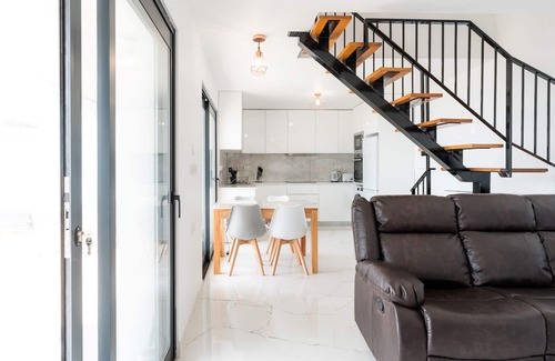 Faja da Ovelha Haus | Blue Ocean Cottage. Private Heated Pool Magnificent ocean view. Quiet location.